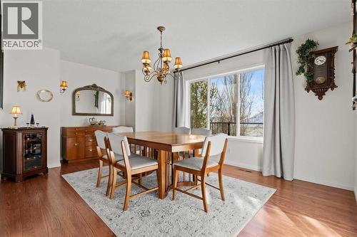 63 Springbank Crescent Sw, Calgary, AB - Indoor Photo Showing Dining Room