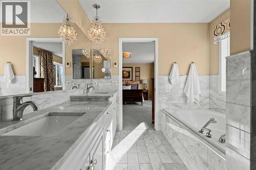 63 Springbank Crescent Sw, Calgary, AB - Indoor Photo Showing Bathroom