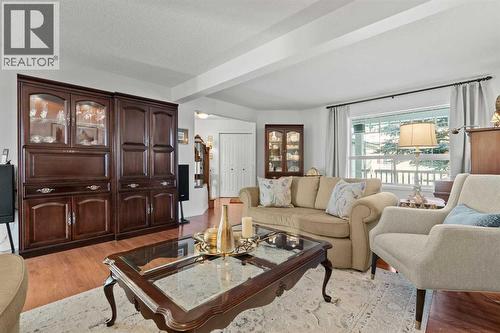 63 Springbank Crescent Sw, Calgary, AB - Indoor Photo Showing Living Room