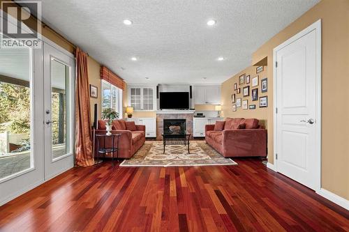 63 Springbank Crescent Sw, Calgary, AB - Indoor Photo Showing Living Room With Fireplace