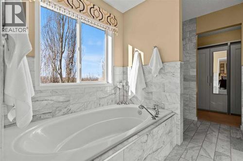 63 Springbank Crescent Sw, Calgary, AB - Indoor Photo Showing Bathroom