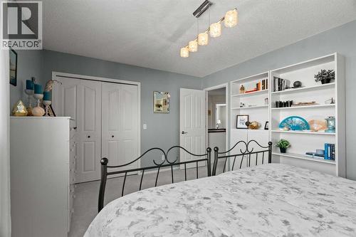 63 Springbank Crescent Sw, Calgary, AB - Indoor Photo Showing Bedroom