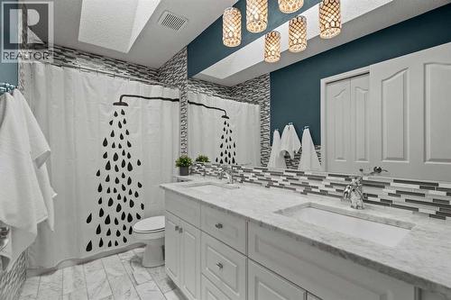 63 Springbank Crescent Sw, Calgary, AB - Indoor Photo Showing Bathroom