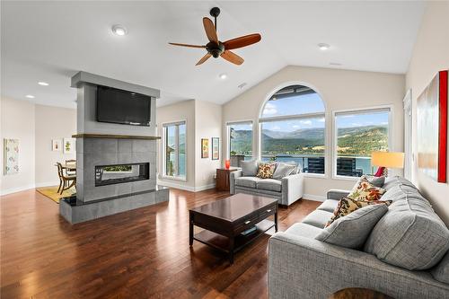 21-83 Peregrine Way, Vernon, BC - Indoor Photo Showing Living Room With Fireplace