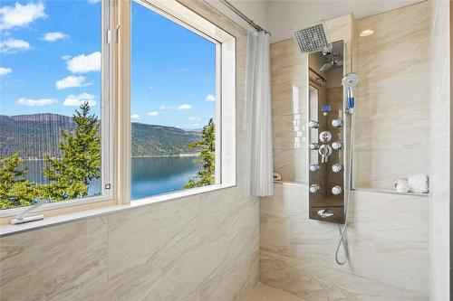 21-83 Peregrine Way, Vernon, BC - Indoor Photo Showing Other Room With Body Of Water