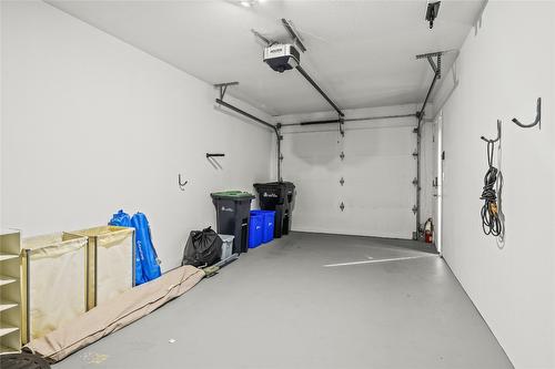21-83 Peregrine Way, Vernon, BC - Indoor Photo Showing Garage