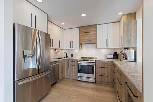 2266 Omineca Place, Kelowna, BC - Indoor Photo Showing Kitchen With Stainless Steel Kitchen With Upgraded Kitchen