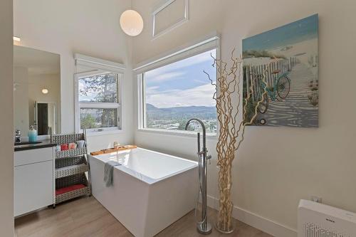 2266 Omineca Place, Kelowna, BC - Indoor