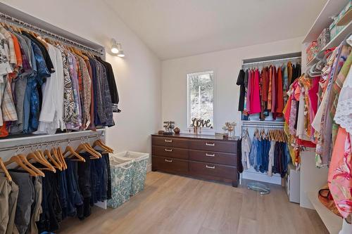 2266 Omineca Place, Kelowna, BC - Indoor With Storage