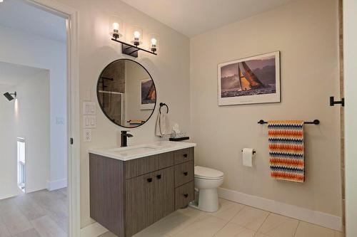 2266 Omineca Place, Kelowna, BC - Indoor Photo Showing Bathroom