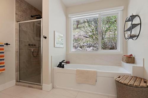 2266 Omineca Place, Kelowna, BC - Indoor Photo Showing Bathroom