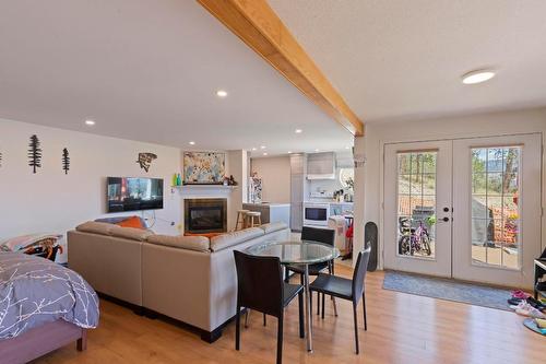 2266 Omineca Place, Kelowna, BC - Indoor Photo Showing Living Room With Fireplace