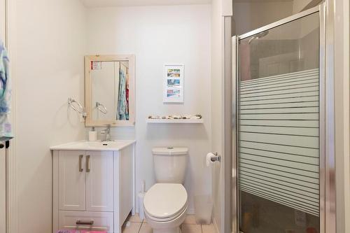 2266 Omineca Place, Kelowna, BC - Indoor Photo Showing Bathroom