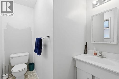 132 Lakeview Avenue, Williams Lake, BC - Indoor Photo Showing Bathroom