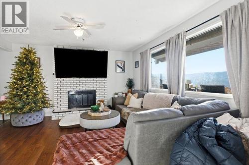 132 Lakeview Avenue, Williams Lake, BC - Indoor Photo Showing Living Room With Fireplace