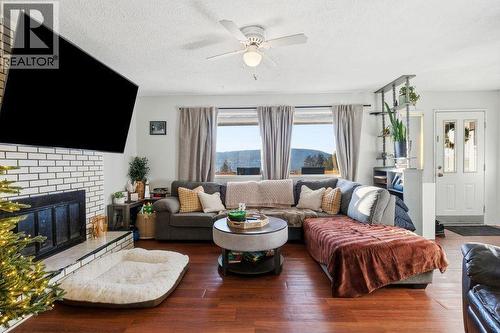 132 Lakeview Avenue, Williams Lake, BC - Indoor Photo Showing Living Room With Fireplace