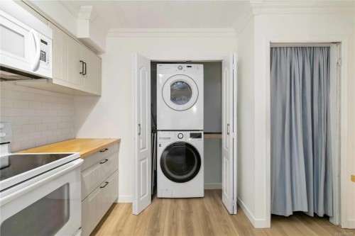 16-477 Lampson St, Esquimalt, BC 