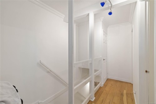 16-477 Lampson St, Esquimalt, BC 