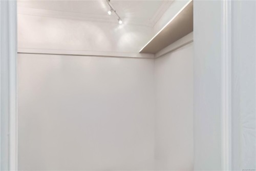 16-477 Lampson St, Esquimalt, BC 