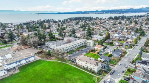 16-477 Lampson St, Esquimalt, BC 