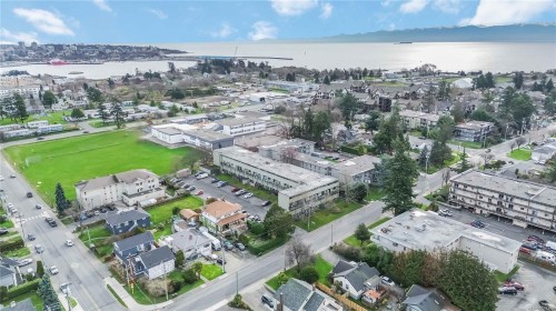 16-477 Lampson St, Esquimalt, BC 