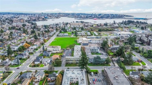 16-477 Lampson St, Esquimalt, BC 