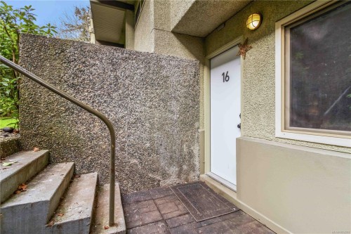 16-477 Lampson St, Esquimalt, BC 