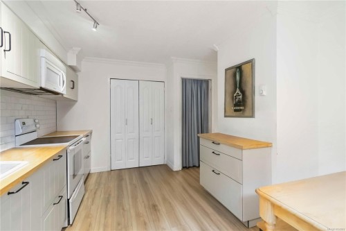 16-477 Lampson St, Esquimalt, BC 