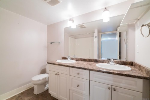 201-1620 Townsite Rd, Nanaimo, BC - Indoor Photo Showing Bathroom