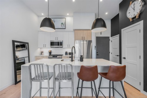 608-947 Whirlaway Cres, Langford, BC - Indoor Photo Showing Kitchen With Stainless Steel Kitchen With Upgraded Kitchen