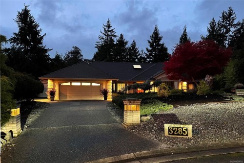 3285 Hobart Pl, Nanoose Bay, BC 