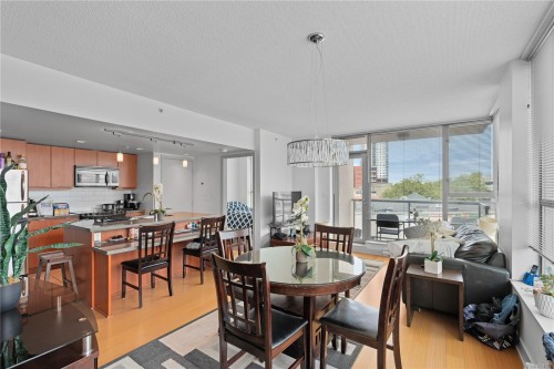 606-760 Johnson St, Victoria, BC - Indoor Photo Showing Dining Room