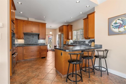 1286 Ocean View Dr, Saanich, BC 