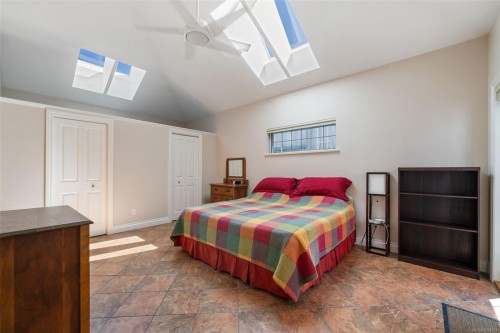 1286 Ocean View Dr, Saanich, BC 