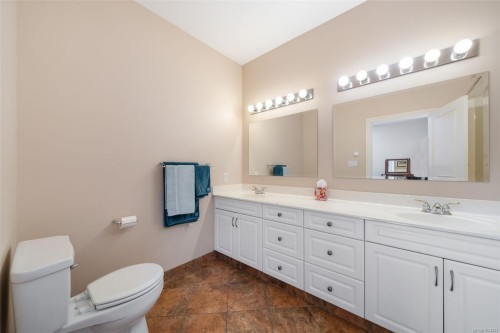 1286 Ocean View Dr, Saanich, BC 