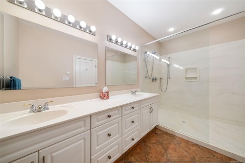 1286 Ocean View Dr, Saanich, BC 