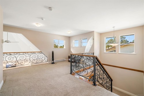 1286 Ocean View Dr, Saanich, BC 