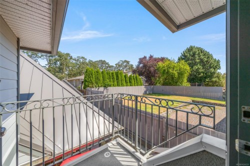 1286 Ocean View Dr, Saanich, BC 