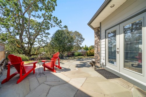 1286 Ocean View Dr, Saanich, BC 