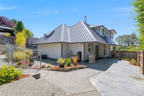 1286 Ocean View Dr, Saanich, BC 