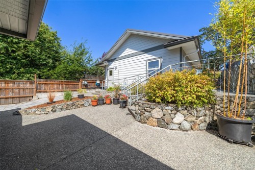 1286 Ocean View Dr, Saanich, BC 