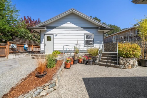 1286 Ocean View Dr, Saanich, BC 