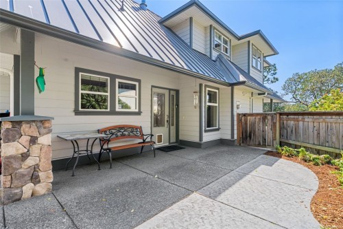 1286 Ocean View Dr, Saanich, BC 