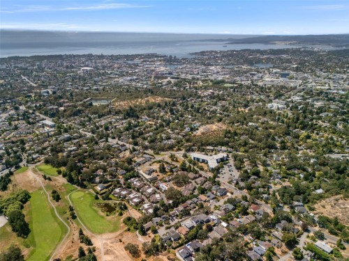 1286 Ocean View Dr, Saanich, BC 