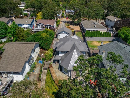 1286 Ocean View Dr, Saanich, BC 