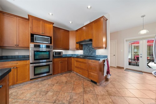 1286 Ocean View Dr, Saanich, BC 