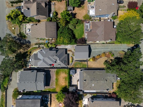 1286 Ocean View Dr, Saanich, BC 