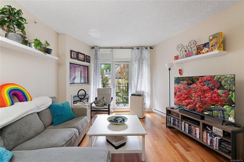 S204-737 Humboldt St, Victoria, BC - Indoor Photo Showing Living Room