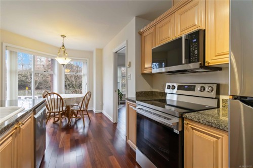 203-165 Kimta Rd, Victoria, BC - Indoor Photo Showing Kitchen