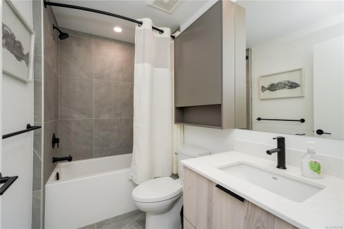 413-3564B Ryder Hesjedal Way, Colwood, BC - Indoor Photo Showing Bathroom